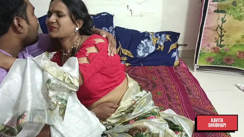 Kavita _zawazawi: Cewek sange ini lagi asik nyepong kontol sampai lubangnya menganga...