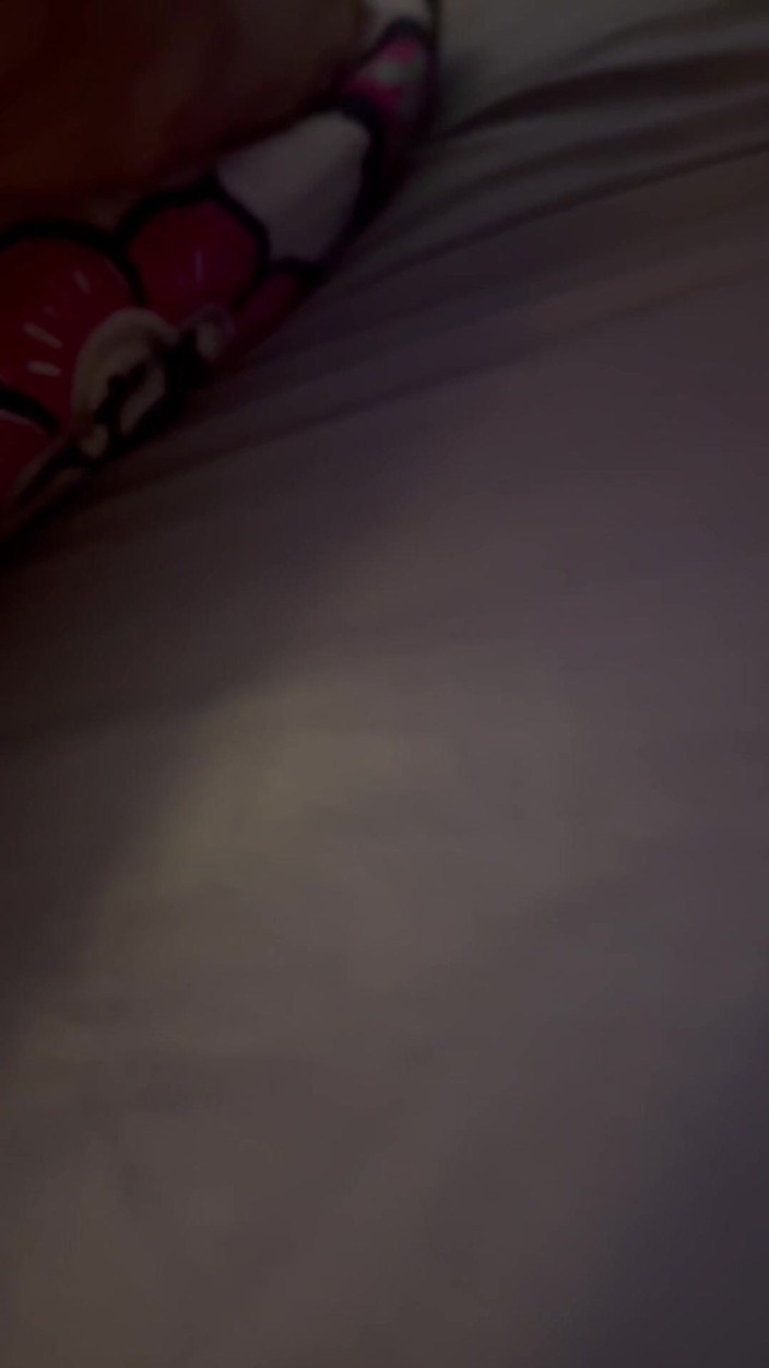 Zoey Portland: Збуджена молода мамка жорстко трахається з автомеханіком під час його обіду