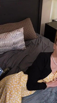 Pervmom - April sciocco sorpresa anale: la mia matrigna vuole che io usi i suoi giocattoli e la scopi duro