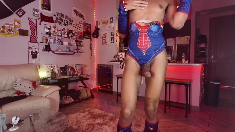 EROS ORISHA: TS Spiderwoman vystříká hedvábné weby ze svého velkého černého péra