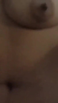Si Dia Adalah Si rambut coklat yang sangat baik dengan pepek tetek besar yang sempurna dan dia dari Miami Amerika Syarikat