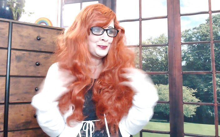 Abby Anna: Une belle-fille rousse ringarde se fait transformer