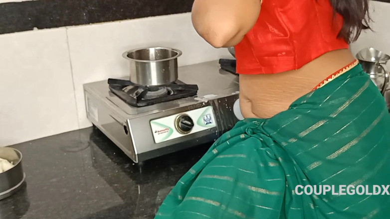 Sexy Komal: Komal fez seu chá de leite e deu para seu...