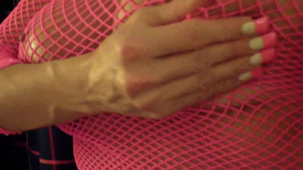 PUBA Solo: Fishnet sólo se sexy milfkou Nikitou