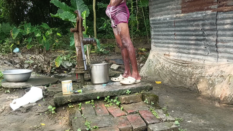 Ranjit Roy: Black mature man bath in desi style. Showing big dick.