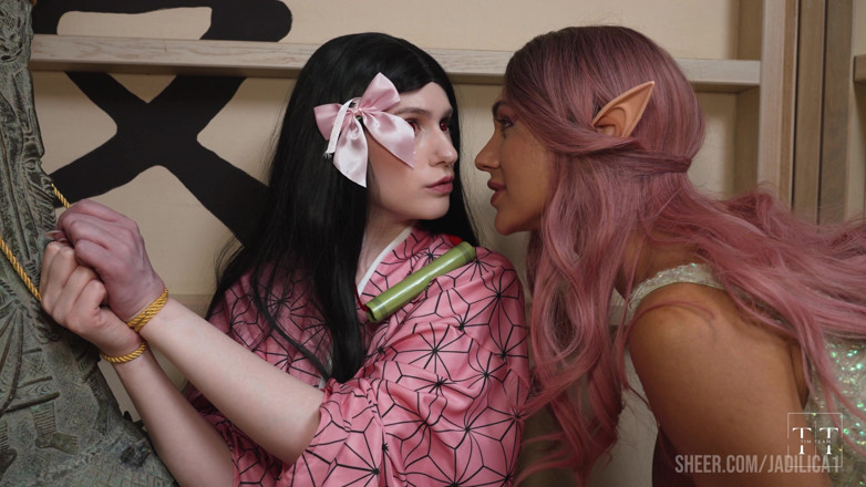 Jadilica: Lesbian comel Pixie bermain gunting dengan Nezuko Kamado. Demon Slayer