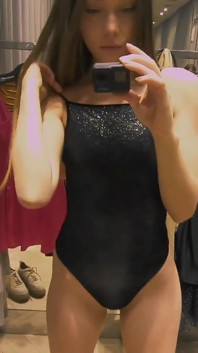 Teen Beauty Masturbating in the Fitting Room