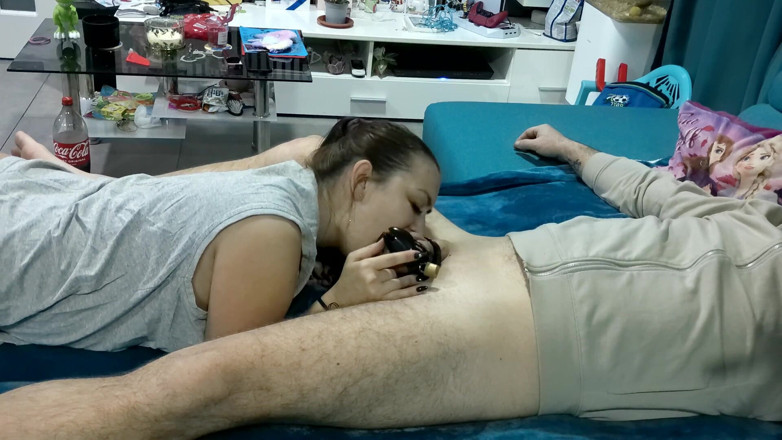 fantasycouplexxx: V kleci jsem si ptáka a přinutila ho, aby se...