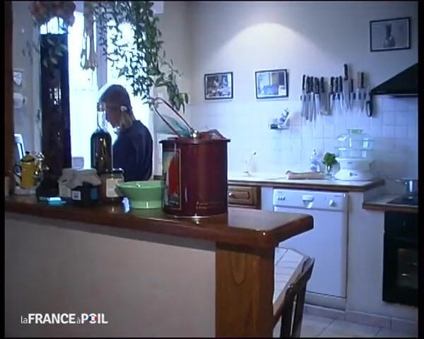 French Family Secrets: Сексуальна молода студентка блондинка в панчохах отримує жорсткий подвійний
