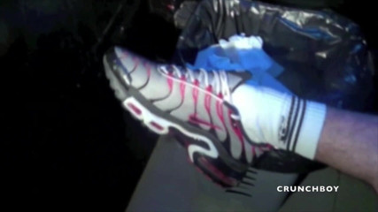 Sneaker gay: Sneaker submission in backroom by scaly lad