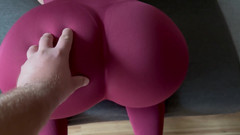 Christy X Taylor: Culo perfecto en pantalones de entrenamiento de gimnasio