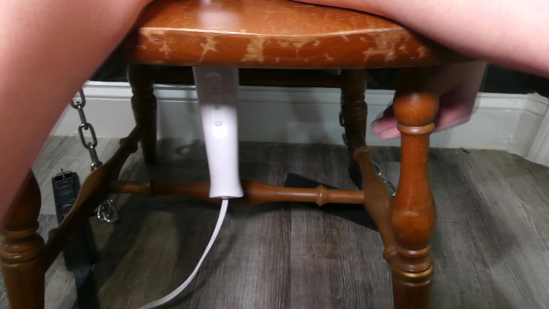 Princess Nikki's Controlled Handjobs & Blowjobs: Seksi siyah iç çamaşırlı bağlı genç kız vibratör sandalyesini seviyor