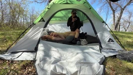 Creampie eten, poesje likken en veel seks in het kamp