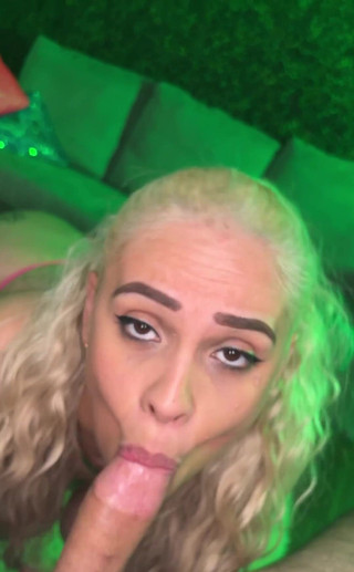 Jack Sterling: Schlampiger blowjob mit Jelya Spice!