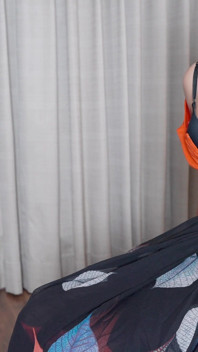 Sexy bhabhi byla překvapena, když se její devar po sprše omylem vynořil z koupelny nahý