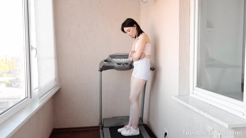 Teen Mega World: Sweetie Gets Her Solo Satisfaction