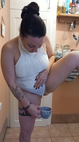 Lustful Libertines: Bir bardak çiş çayı ister misin?