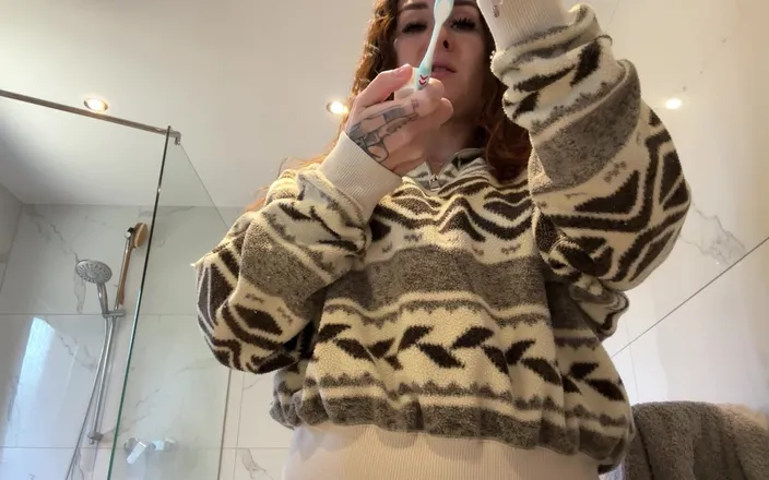 Cruel Reell: Goddess Teeth Brushing