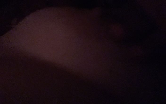 Wettyy: Mă joc cu țâțele mele naturale