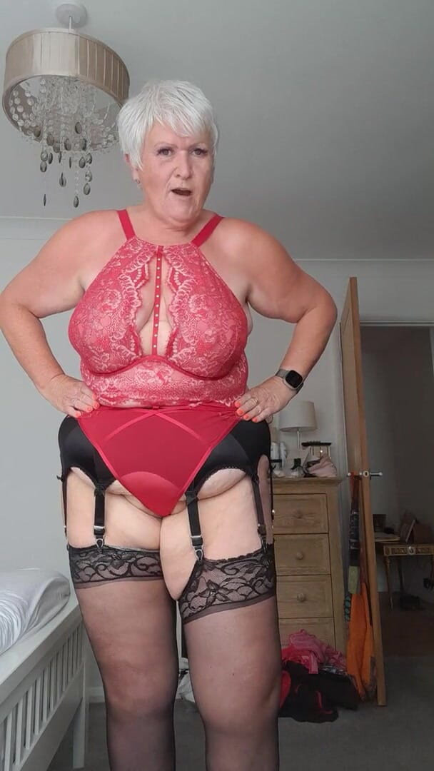 Uk Joolz: Loving my new lingerie