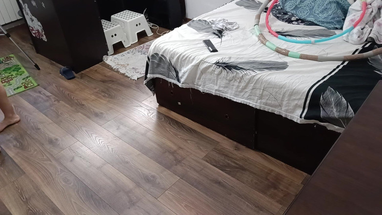 Mirsur: Sexy Ehefrau Trainiert Zu Hause Nackt.