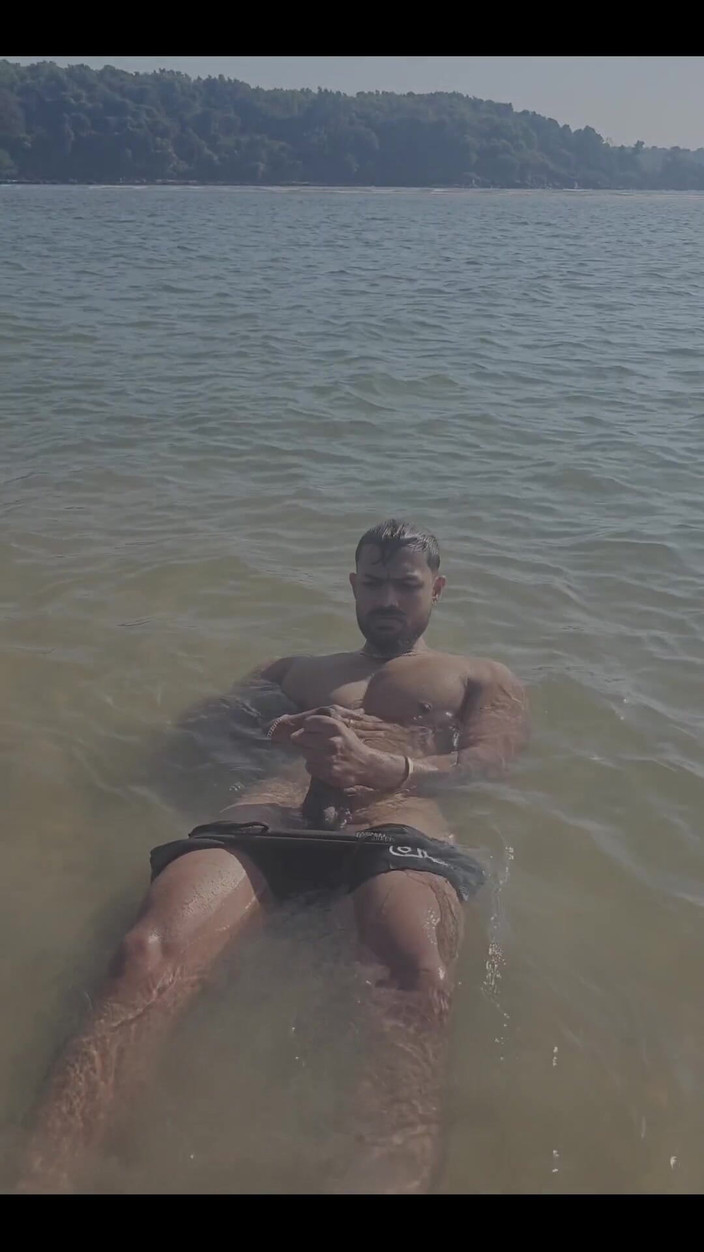 bonghunkx: Zabawa na morzu