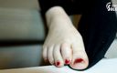 Czech Soles - foot fetish content: Игра со ступнями, щекотка и поклонение ступням в видео от первого лица