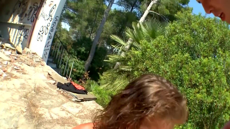 The Window of Sex: Porzucona scena gorącego budynku 04 Co za piękna dziewczyna zerżnięta wśród...