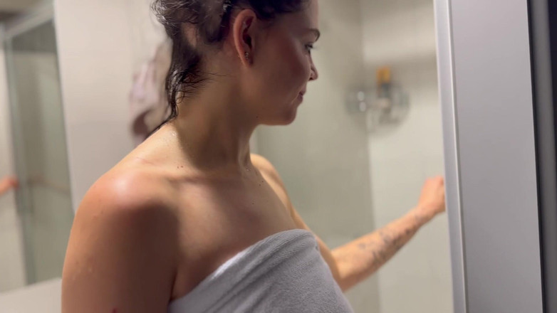 Shione Cooper: Osprchte se se mnou