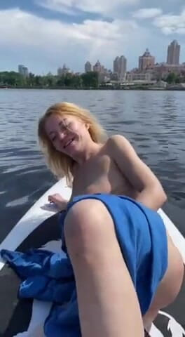 Ikarma69: Venkovní masturbace