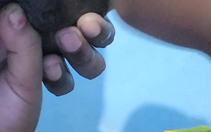 Hindisexvideo: 義理の妹がヒンディー語のオーディオで義兄のペニスにキスをした