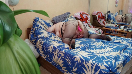 Zona901: Ibu mertua dengan pantat besar melancap pepek besar dan memancut...