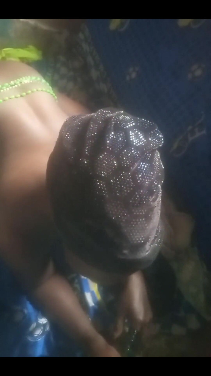 Oladi plenty tv: सुंदर काली महिला घर के बने वीडियो में रखी जा रही है