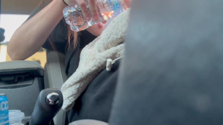 Artemisia Love: MILF Itali bertetek besar panjang Artemisia suka menunggang kereta solo...