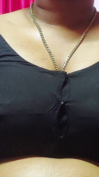 Velká prsa MILF Desi