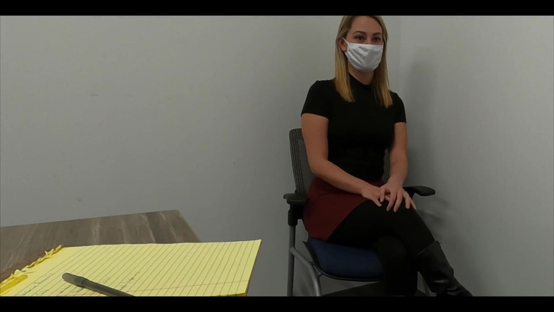 ScarlettRavenXO: Chica le da una mamada al nuevo jefe durante la...