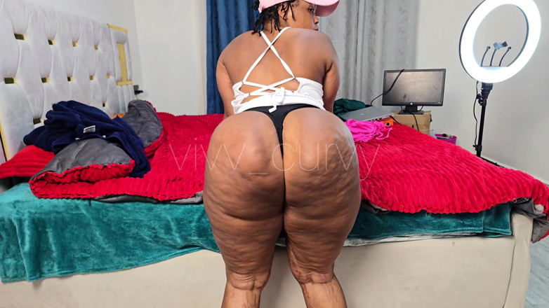 Solo big ass: Rivela il perizoma nero del abito estivo