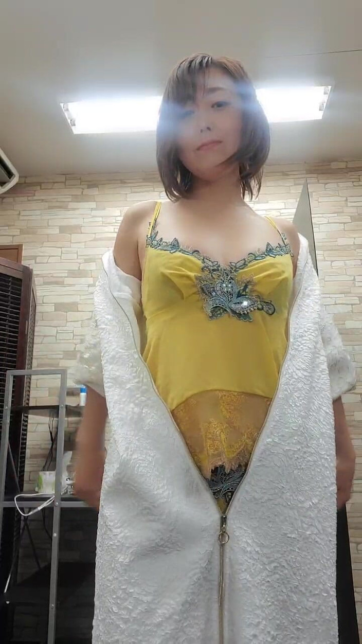 Mayumi Kanzaki: Зал очікування для фотосесії