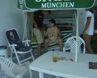 Vintage Climax: หีใหญ่โดนเย็ดข้างนอกแบบสามคน