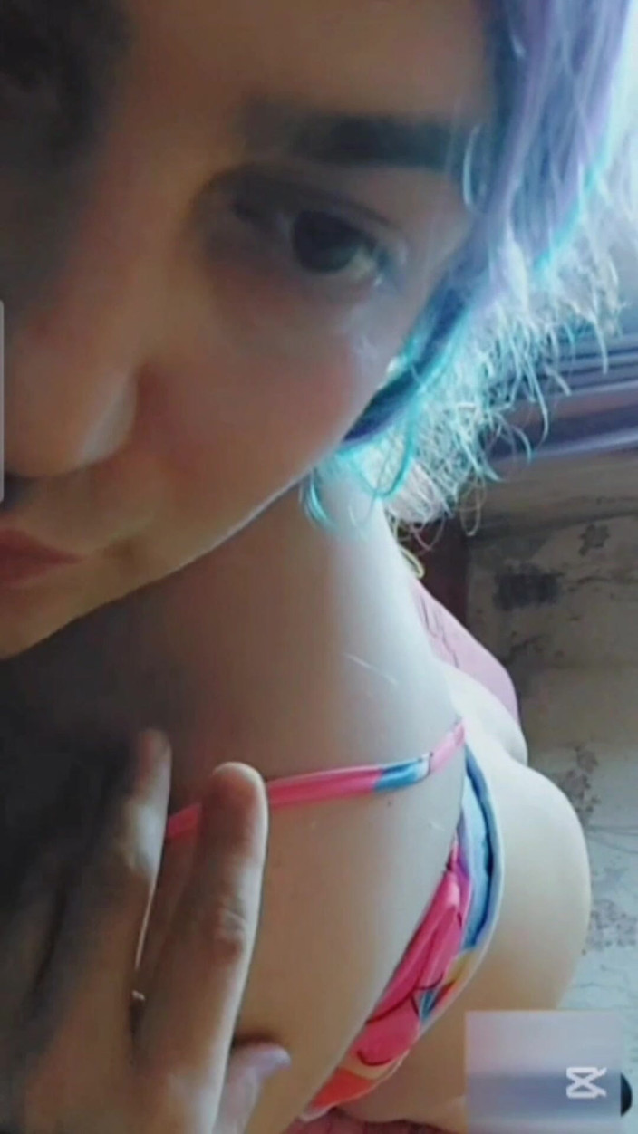 Kitty_Cross: Одягнена цукерка фембоя змушує гаряче біле тіло привертати поганих хлопців