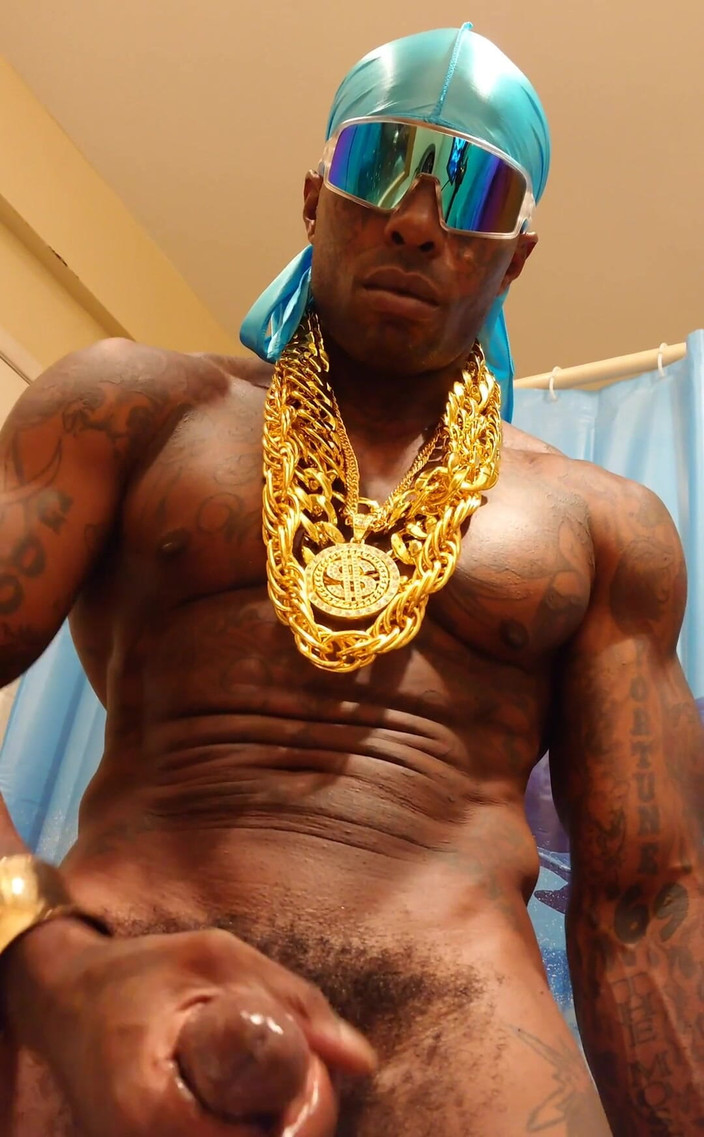 Hallelujah Johnson: Christos mângâindu-și pula uriașă monstruoasă ejaculând