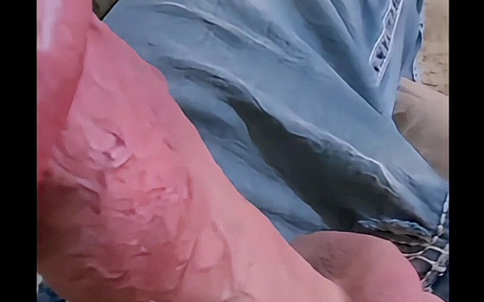 Biggyshots: 支配的な巨大なコックが成長するクローズアップ...