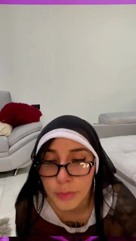 POV Biarawati Cantik Mengungkapkan Pantat Besar Dipakai Di Bawah Jubah, Pecandu Tenggorokan Frofunda