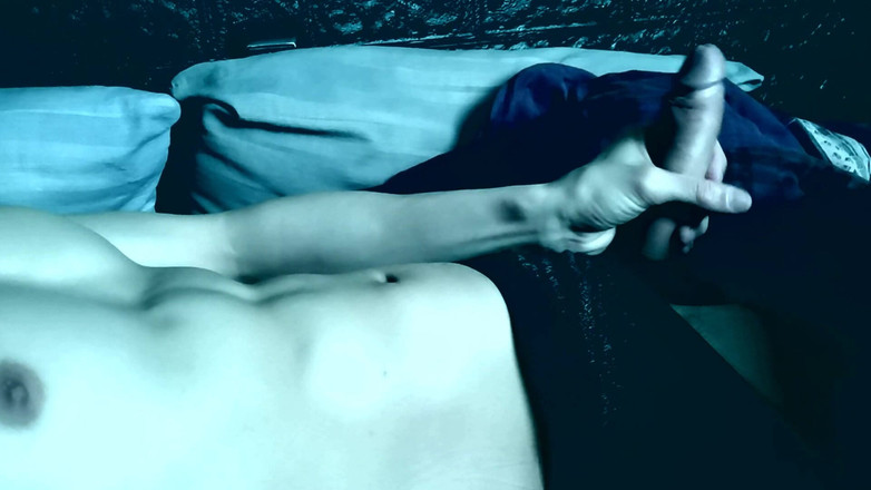 SEXY_GUYBEST: Gémissements très sexy et masturbation passionnée d’une chaudasse !
