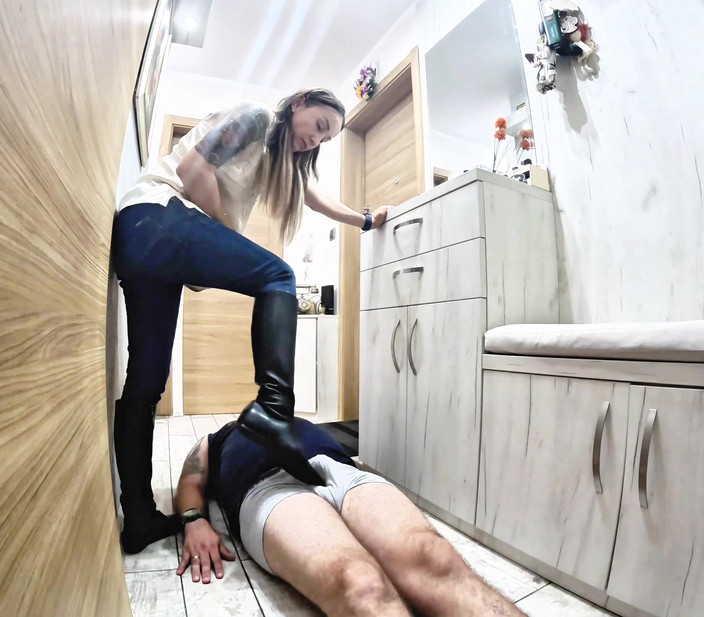 Mistressyammyboots: Его лицо под сапогом - удовольствие без пощады