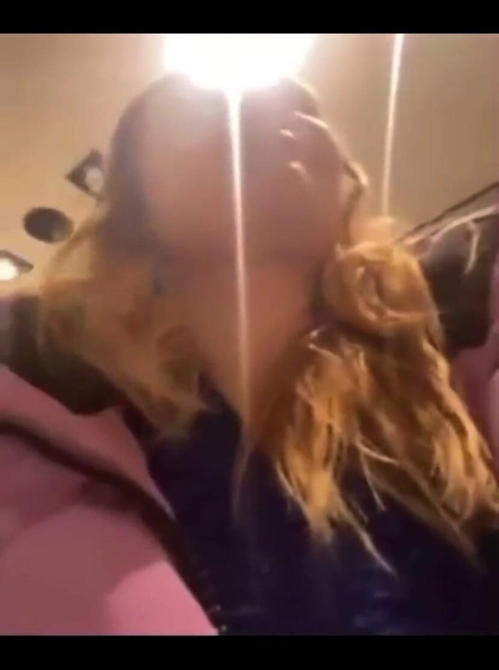 JuiceLussie: Masturberen in taxi en winkelcentrum
