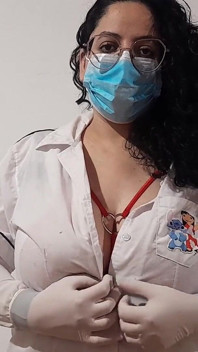 Doktor pelacur memberikan saya peperiksaan dengan pengakhiran yang bahagia