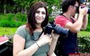 EroCom: Teen Đức với bộ ngực to tự nhiên được đón trên đường phố