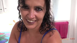 AuntJudysXXX - латина-милфа Montse с большой попкой сосет твой член на кухне (видео от первого лица)