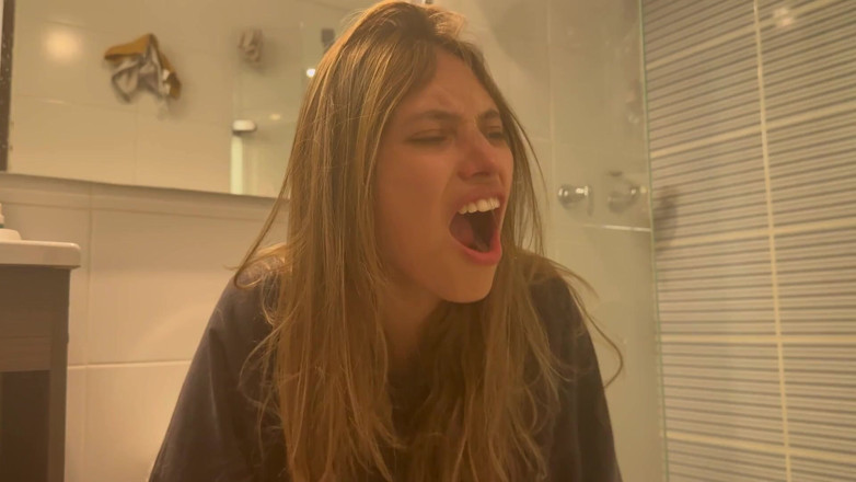 scarlettandc: În sfârșit îmi pot băga nasul în curul lui împuțit